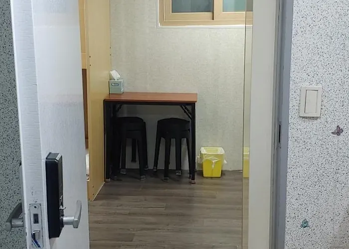 Stayin Myeongdong - Foreigners Only 3*