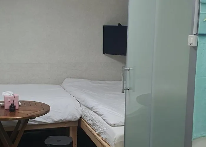 Stayin Myeongdong - Foreigners Only 3*